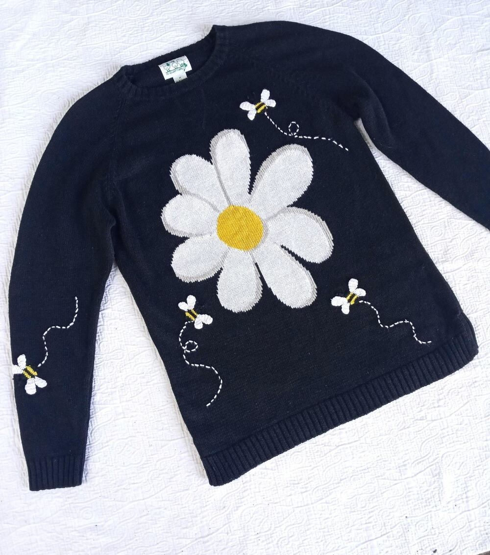 Vintage Quacker Factory Black Pullover Sweater Daisy and Bees Size Medium